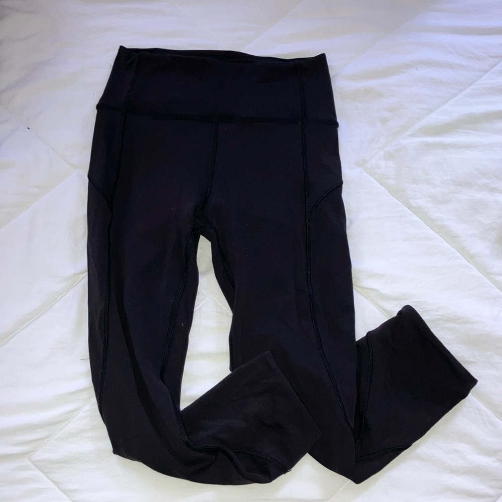 Black Lululemon High-Waisted Cropped Leggings